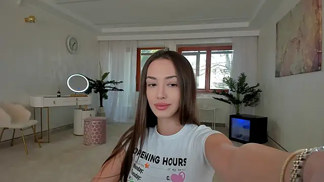 TiffanyHouston  online show from February 13, 2025, 7:13 am