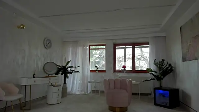 TiffanyHouston  online show from March 14, 2025, 8:32 am