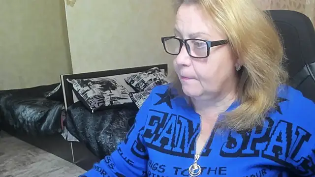 Snapshot of Frau_Marta chatting on October 18, 2025, 1:23 pm Frau Marta online show from October 18, 2025, 1:23 pm