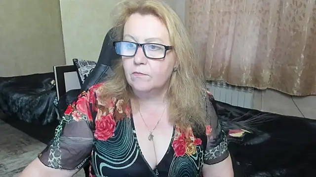 Snapshot of Frau_Marta chatting on December 2, 2025, 11:15 am Frau Marta online show from December 2, 2025, 11:15 am