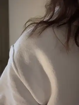 MaiseKnox online show from December 6, 2024, 9:02 pm