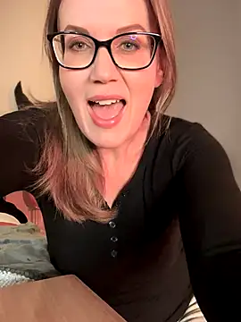 MaiseKnox online show from October 20, 2025, 11:05 pm