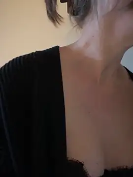 MaiseKnox online show from November 4, 2025, 10:09 pm