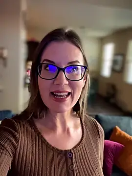 MaiseKnox online show from November 14, 2025, 9:57 pm