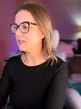 MaiseKnox online show from February 18, 2026, 11:44 pm