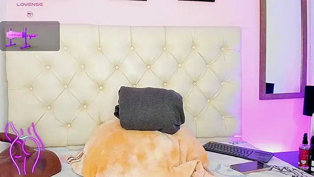 WhitneyWells online show from March 1, 2026, 6:26 am