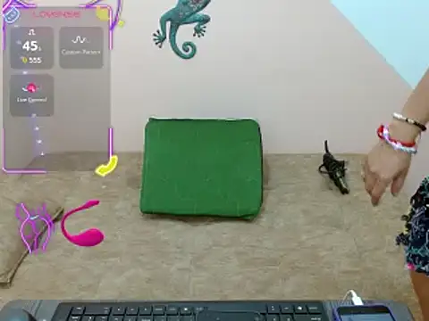 miss tinnymafe online show from November 18, 2025, 10:20 am