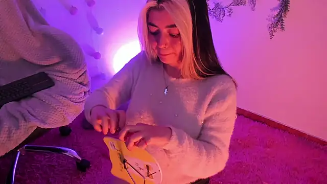 Sammysammy  online show from December 11, 2024, 4:49 am