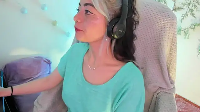 Sammysammy  online show from March 16, 2025, 12:01 am