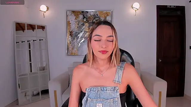 MelissaMoore  online show from April 19, 2026, 10:14 am