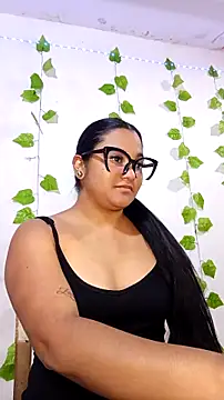 shayna all online show from December 17, 2025, 1:33 am