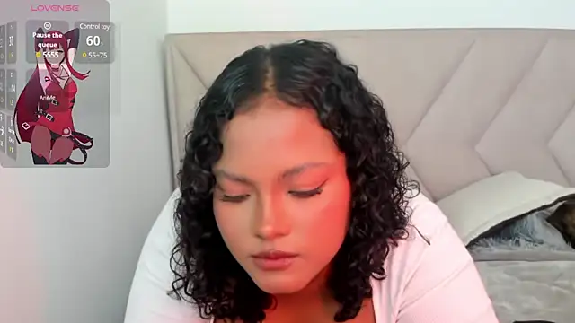 Dephne   online show from February 12, 2025, 5:37 pm