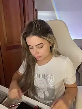 Snapshot of Miss_valeriaa chatting on July 18, 2026, 8:45 pm Miss valeriaa online show from July 18, 2026, 8:45 pm