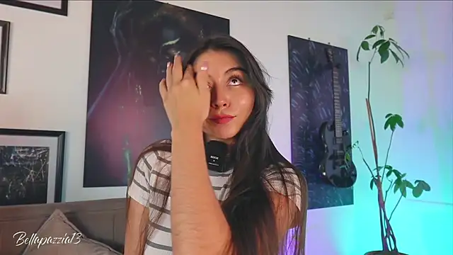 Bellapazzia online show from April 13, 2026, 4:56 pm