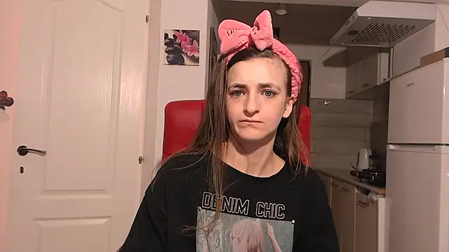 Snapshot of simyhvn chatting on February 5, 2026, 5:01 am simyhvn online show from February 5, 2026, 5:01 am