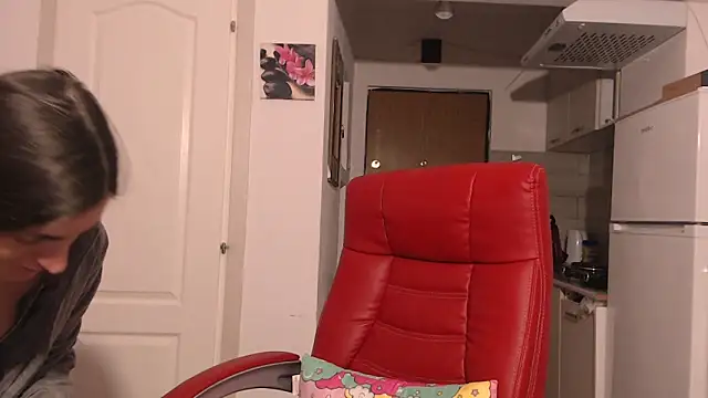 Snapshot of simyhvn chatting on February 6, 2026, 8:07 am simyhvn online show from February 6, 2026, 8:07 am