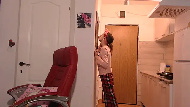 Snapshot of simyhvn chatting on February 10, 2026, 5:11 am simyhvn online show from February 10, 2026, 5:11 am