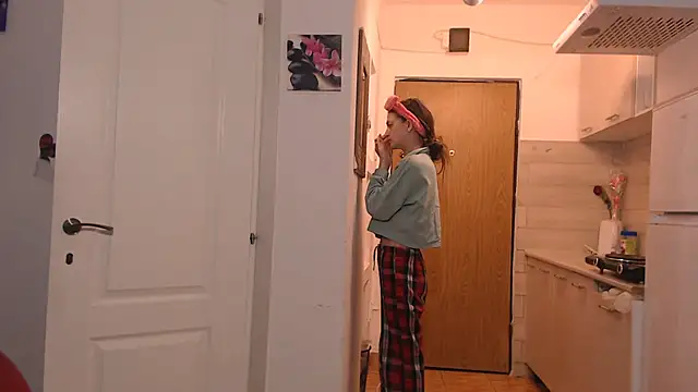 Snapshot of simyhvn chatting on February 19, 2026, 5:36 am simyhvn online show from February 19, 2026, 5:36 am