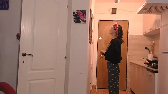 Snapshot of simyhvn chatting on February 28, 2026, 5:41 am simyhvn online show from February 28, 2026, 5:41 am