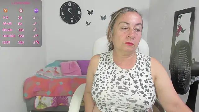 Snapshot of stepmother_105 chatting on May 7, 2026, 7:30 pm stepmother 105 online show from May 7, 2026, 7:30 pm