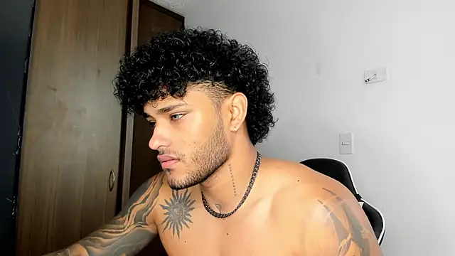 Snapshot of Alessandro_Vanni chatting on December 10, 2024, 12:38 pm Alessandro Vanni online show from December 10, 2024, 12:38 pm