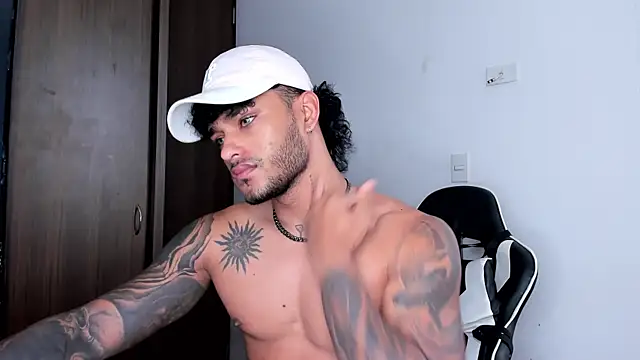 Snapshot of Alessandro_Vanni chatting on December 11, 2024, 12:12 pm Alessandro Vanni online show from December 11, 2024, 12:12 pm