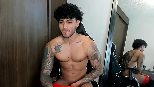 Snapshot of Alessandro_Vanni chatting on December 21, 2024, 1:42 pm Alessandro Vanni online show from December 21, 2024, 1:42 pm