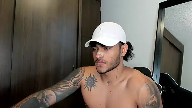 Snapshot of Alessandro_Vanni chatting on December 22, 2024, 3:11 pm Alessandro Vanni online show from December 22, 2024, 3:11 pm