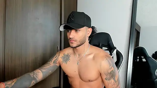 Snapshot of Alessandro_Vanni chatting on December 28, 2024, 3:59 pm Alessandro Vanni online show from December 28, 2024, 3:59 pm