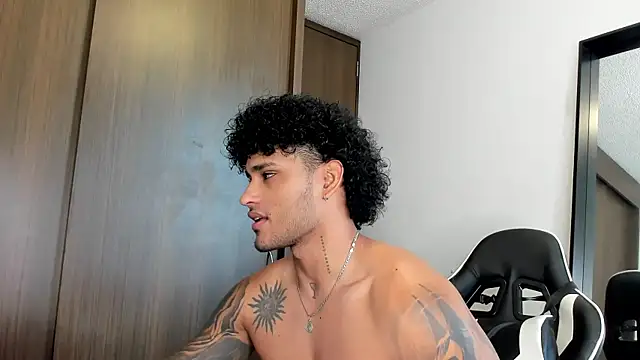 Snapshot of Alessandro_Vanni chatting on January 10, 2025, 1:31 pm Alessandro Vanni online show from January 10, 2025, 1:31 pm