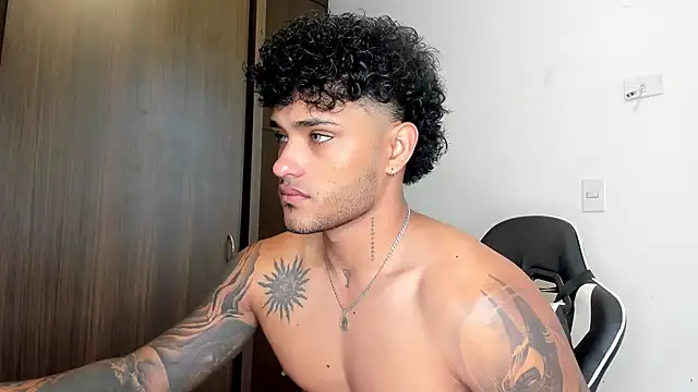 Snapshot of Alessandro_Vanni chatting on January 27, 2025, 1:52 pm Alessandro Vanni online show from January 27, 2025, 1:52 pm