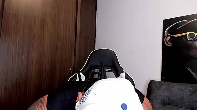 Snapshot of Alessandro_Vanni chatting on March 7, 2025, 2:15 am Alessandro Vanni online show from March 7, 2025, 2:15 am