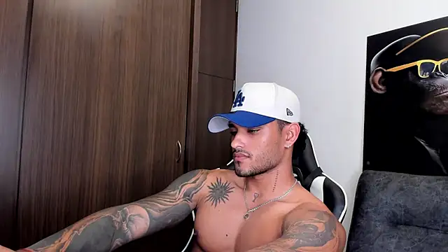 Snapshot of Alessandro_Vanni chatting on March 12, 2025, 3:02 am Alessandro Vanni online show from March 12, 2025, 3:02 am