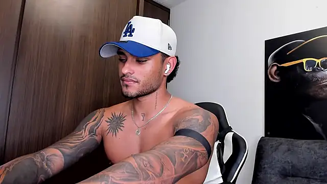 Snapshot of Alessandro_Vanni chatting on March 12, 2025, 6:07 am Alessandro Vanni online show from March 12, 2025, 6:07 am