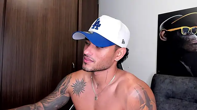 Snapshot of Alessandro_Vanni chatting on March 12, 2025, 9:12 am Alessandro Vanni online show from March 12, 2025, 9:12 am