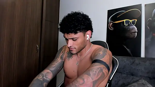 Snapshot of Alessandro_Vanni chatting on March 17, 2025, 5:12 am Alessandro Vanni online show from March 17, 2025, 5:12 am