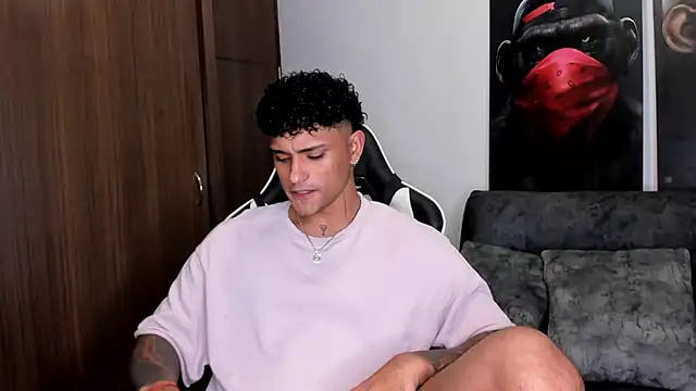 Snapshot of Alessandro_Vanni chatting on March 20, 2025, 2:19 am Alessandro Vanni online show from March 20, 2025, 2:19 am