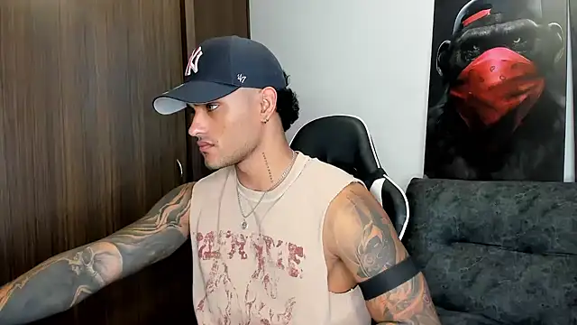 Snapshot of Alessandro_Vanni chatting on March 22, 2025, 10:59 pm Alessandro Vanni online show from March 22, 2025, 10:59 pm