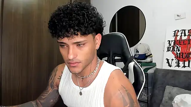 Snapshot of Alessandro_Vanni chatting on September 11, 2025, 1:28 am Alessandro Vanni online show from September 11, 2025, 1:28 am