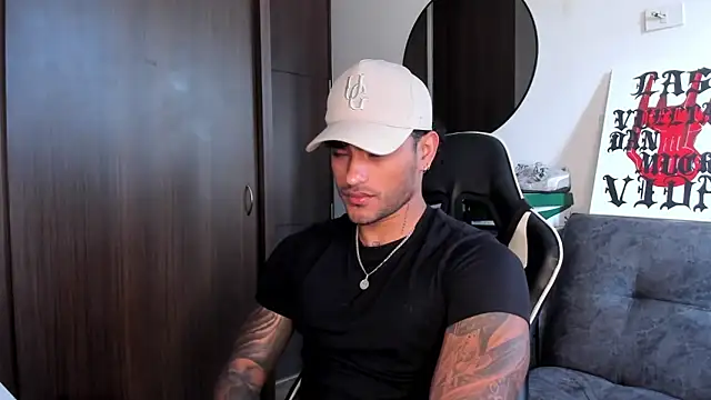 Snapshot of Alessandro_Vanni chatting on September 26, 2025, 12:09 pm Alessandro Vanni online show from September 26, 2025, 12:09 pm