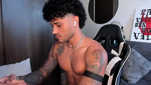 Snapshot of Alessandro_Vanni chatting on September 28, 2025, 12:43 pm Alessandro Vanni online show from September 28, 2025, 12:43 pm