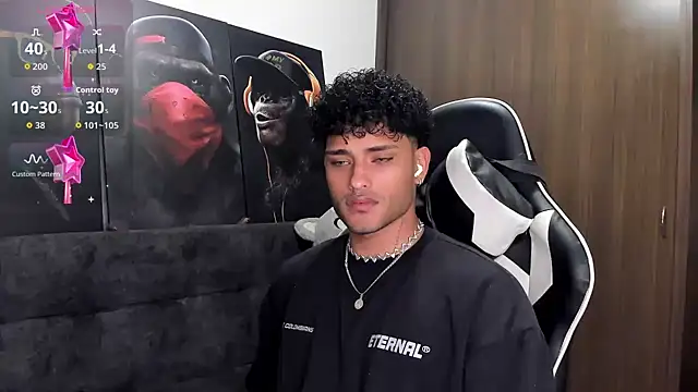 Snapshot of Alessandro_Vanni chatting on October 21, 2025, 2:12 am Alessandro Vanni online show from October 21, 2025, 2:12 am