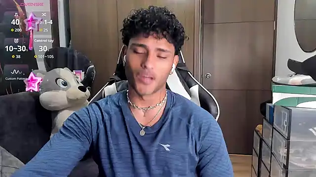 Snapshot of Alessandro_Vanni chatting on October 26, 2025, 1:33 am Alessandro Vanni online show from October 26, 2025, 1:33 am