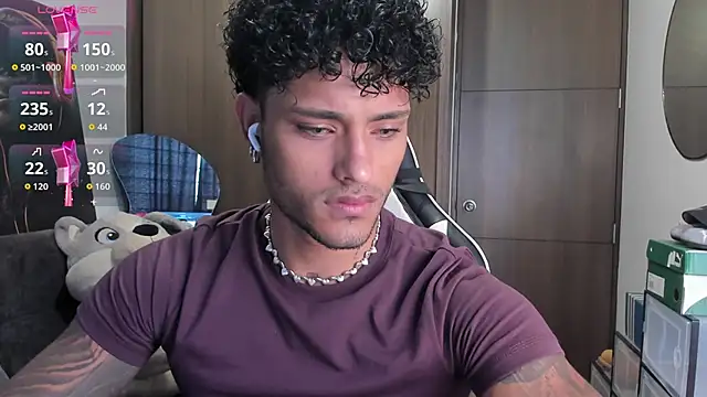 Snapshot of Alessandro_Vanni chatting on November 4, 2025, 12:37 pm Alessandro Vanni online show from November 4, 2025, 12:37 pm