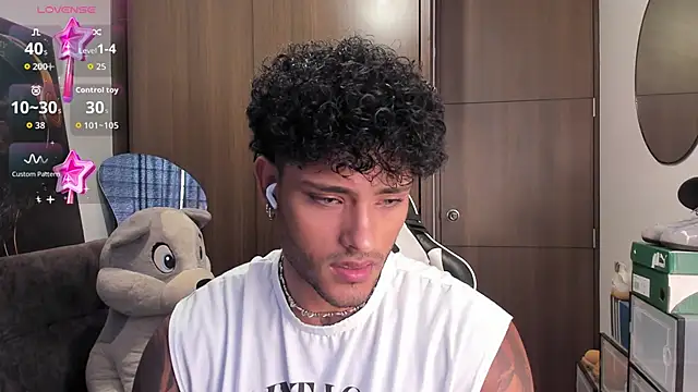 Snapshot of Alessandro_Vanni chatting on November 6, 2025, 4:19 pm Alessandro Vanni online show from November 6, 2025, 4:19 pm