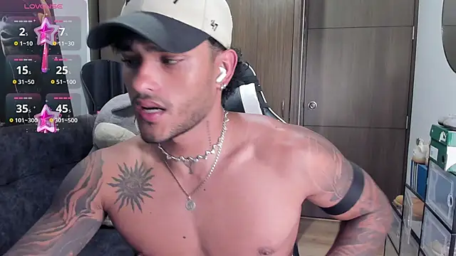 Snapshot of Alessandro_Vanni chatting on November 9, 2025, 1:26 am Alessandro Vanni online show from November 9, 2025, 1:26 am