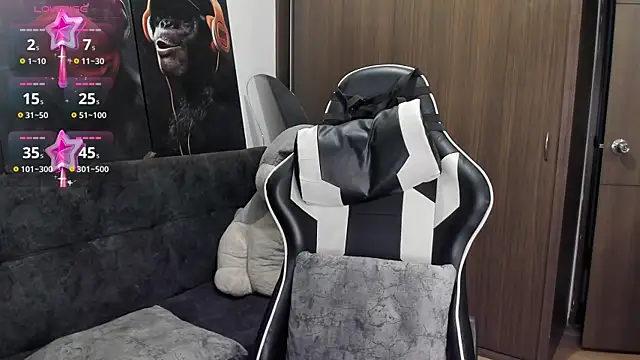 Snapshot of Alessandro_Vanni chatting on November 12, 2025, 10:41 pm Alessandro Vanni online show from November 12, 2025, 10:41 pm