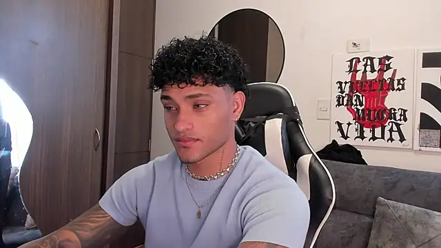 Snapshot of Alessandro_Vanni chatting on December 21, 2025, 3:41 pm Alessandro Vanni online show from December 21, 2025, 3:41 pm