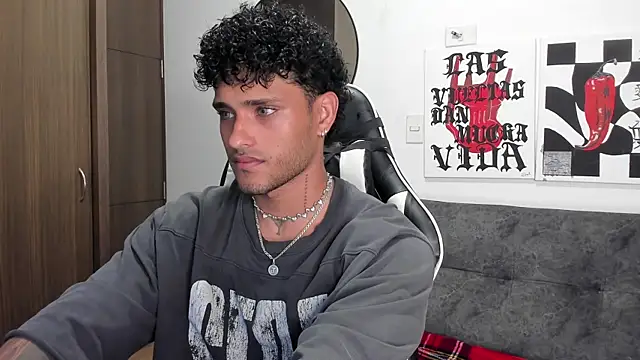 Snapshot of Alessandro_Vanni chatting on January 8, 2026, 2:25 am Alessandro Vanni online show from January 8, 2026, 2:25 am