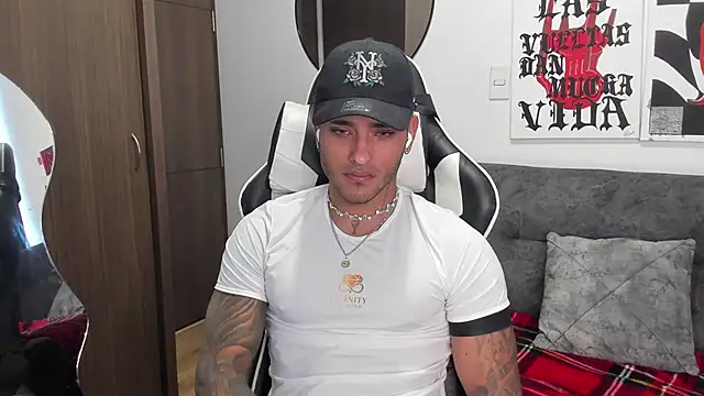 Snapshot of Alessandro_Vanni chatting on January 14, 2026, 1:28 pm Alessandro Vanni online show from January 14, 2026, 1:28 pm